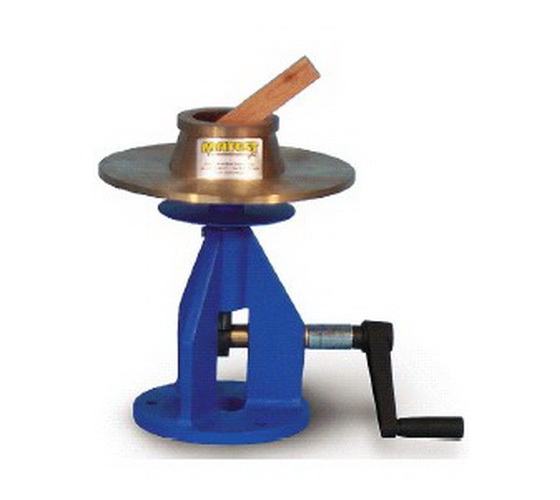  Bàn dằn tay quay xác định độ lưu động của vữa theo ASTM